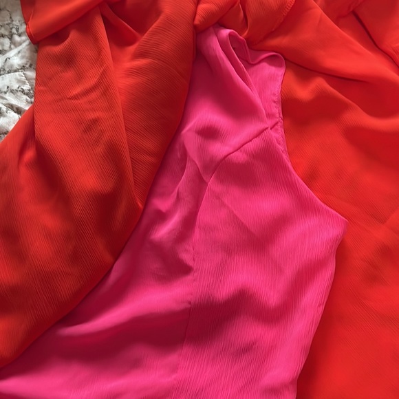 Unique one strap side with a flutter top romper - Picture 4 of 4